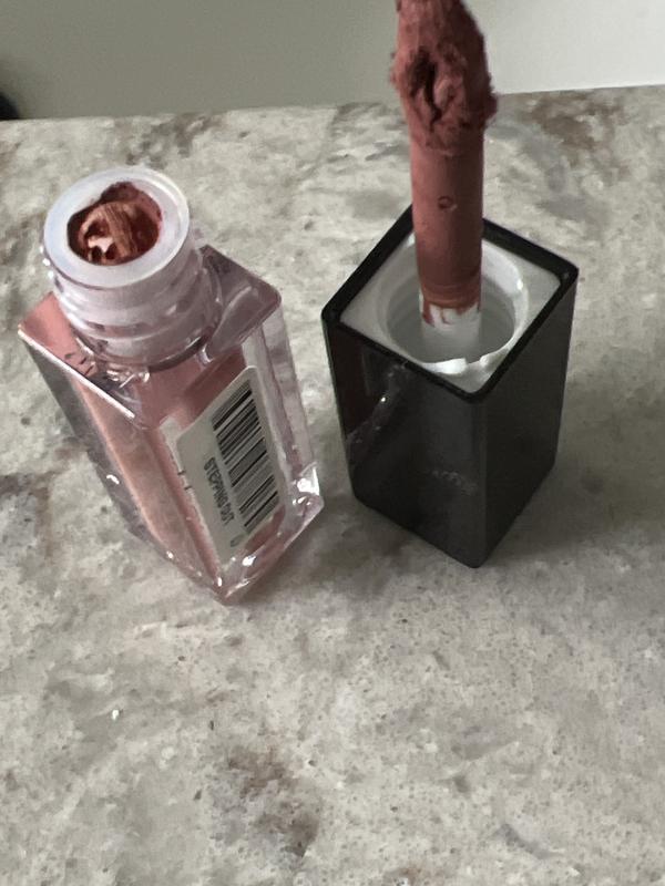 Customer photo for "Great primer to blur imperfections"