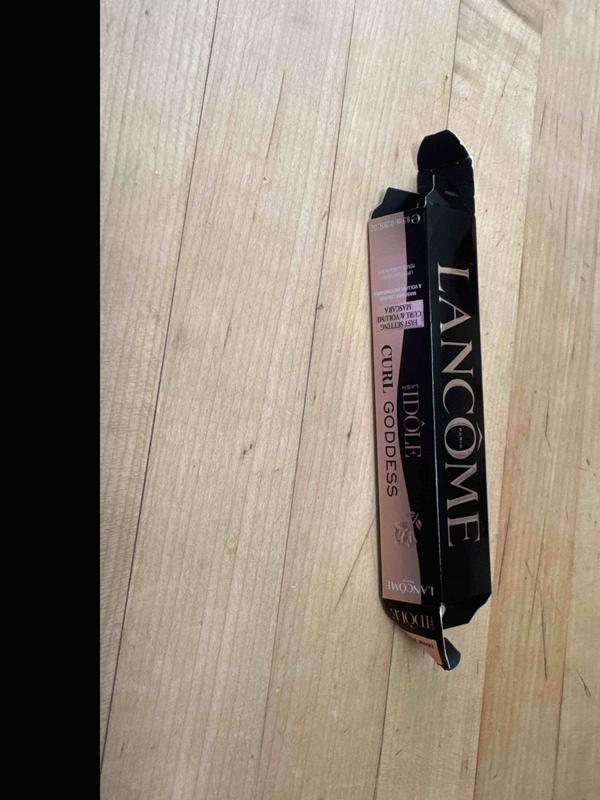 Customer photo for "received used product"