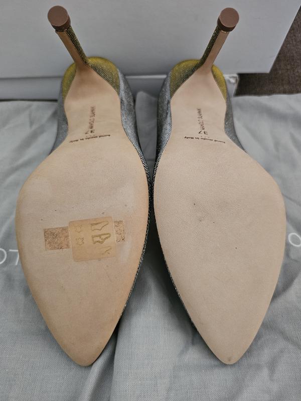 Customer photo for "Not for wide feet - Rcvd used shoes"