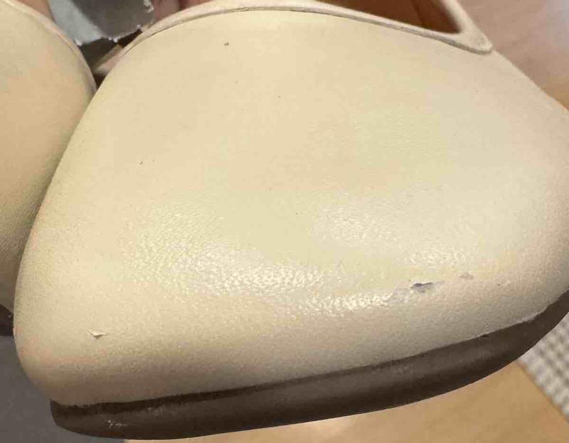 Customer photo for "leather peeling and cracking after few hours"