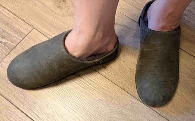Customer photo for "I prefer the minimalist slipper for Ugg"