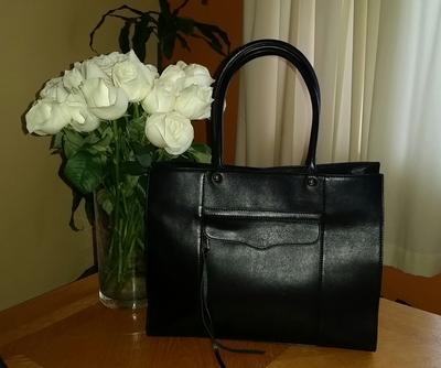 Customer photo for "Stylish Bag Designed for the Woman on the Go"