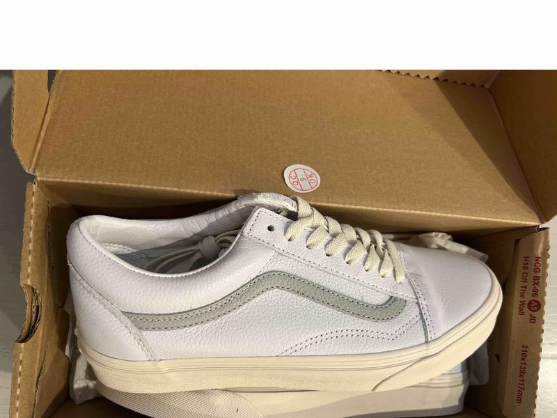 color not as pictured