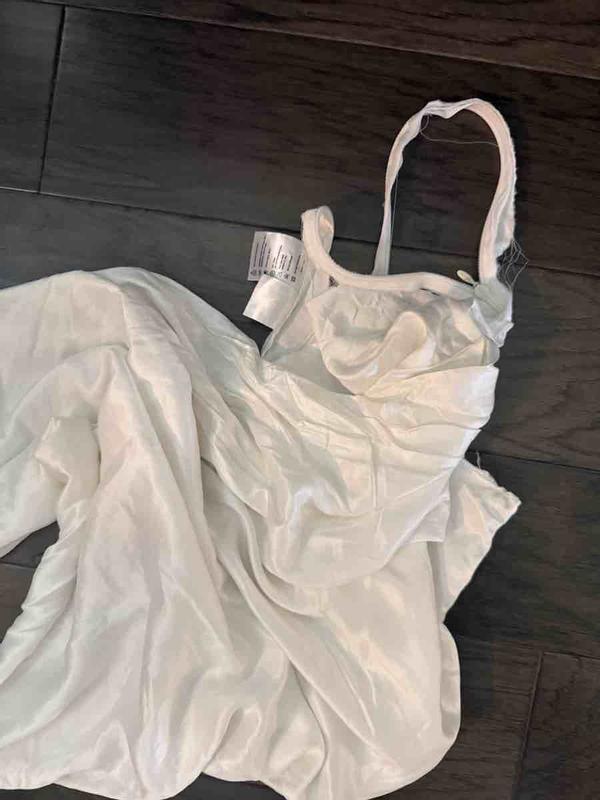 Customer photo for "pretty but falls apart"