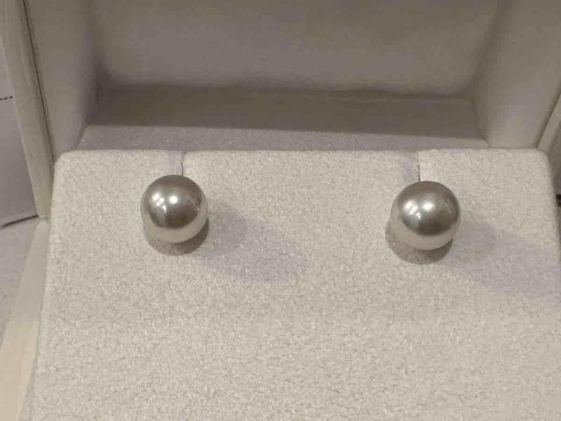 Customer photo for "Beautiful earrings"