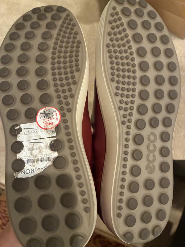 Customer photo for "WHY SEND A USED SHOES??"