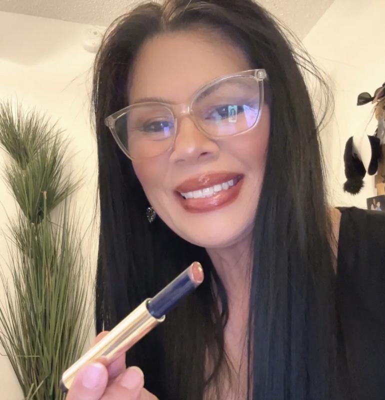 Customer photo for "Shine glossy lips pop"
