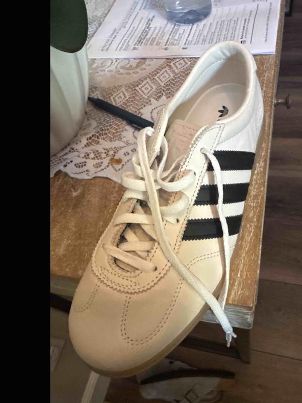 Customer photo for "not the shoe I order"