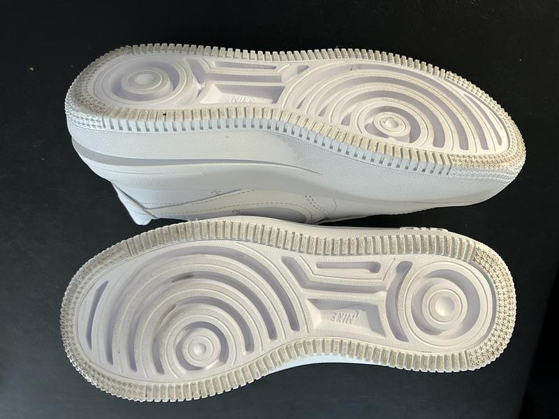 Customer photo for "Shoes arrived used"