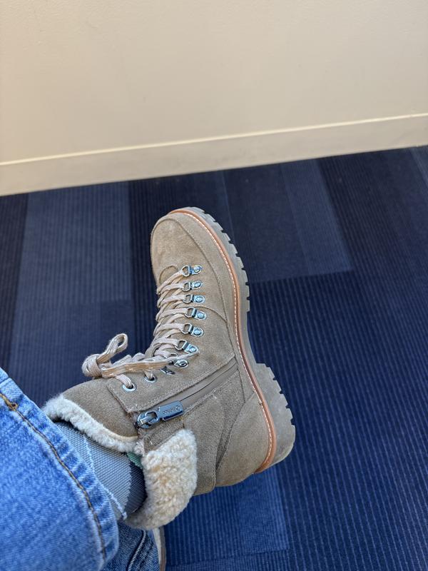 Customer photo for ""Brown" color is different than picture"