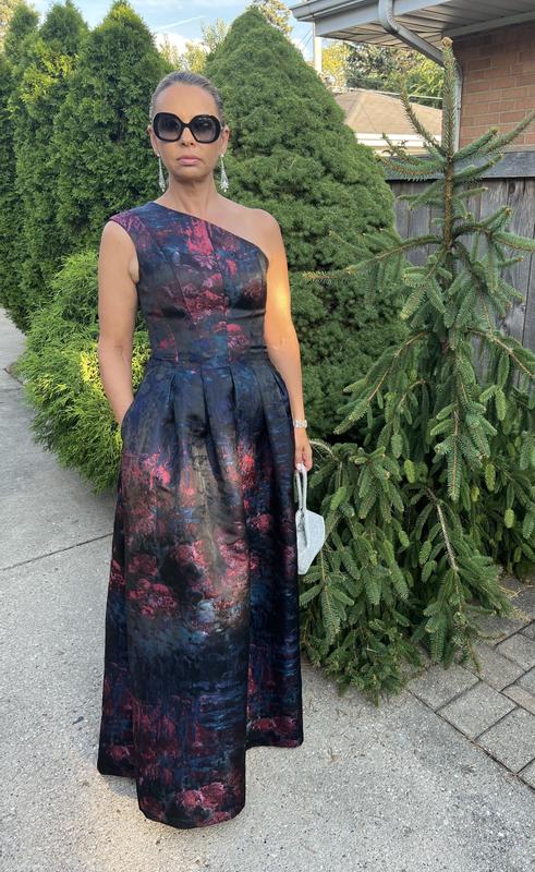 Customer photo for "Astonishing classic dress!"