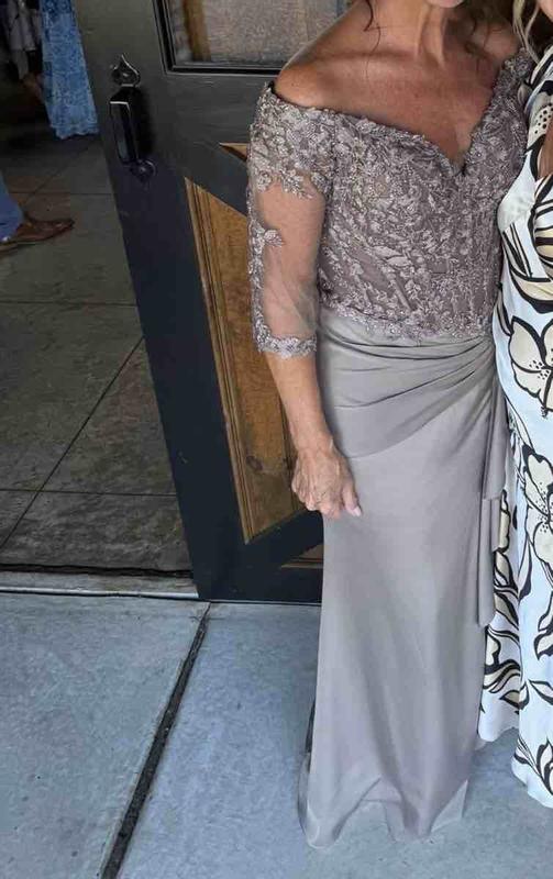 Customer photo for "absolutely beautiful and so flattering"