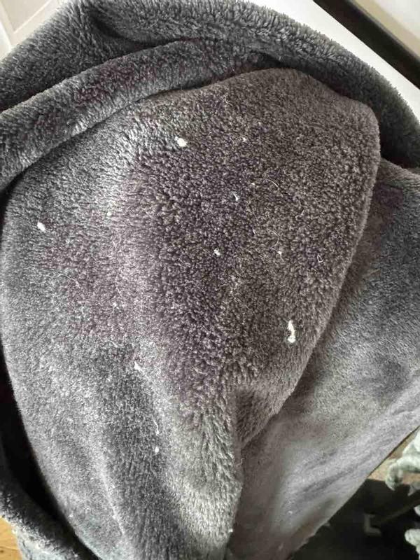 Customer photo for "Defective material"