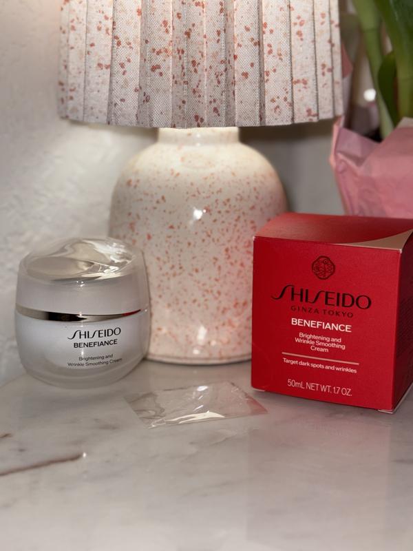 Hydrating and brightening anti-aging cream