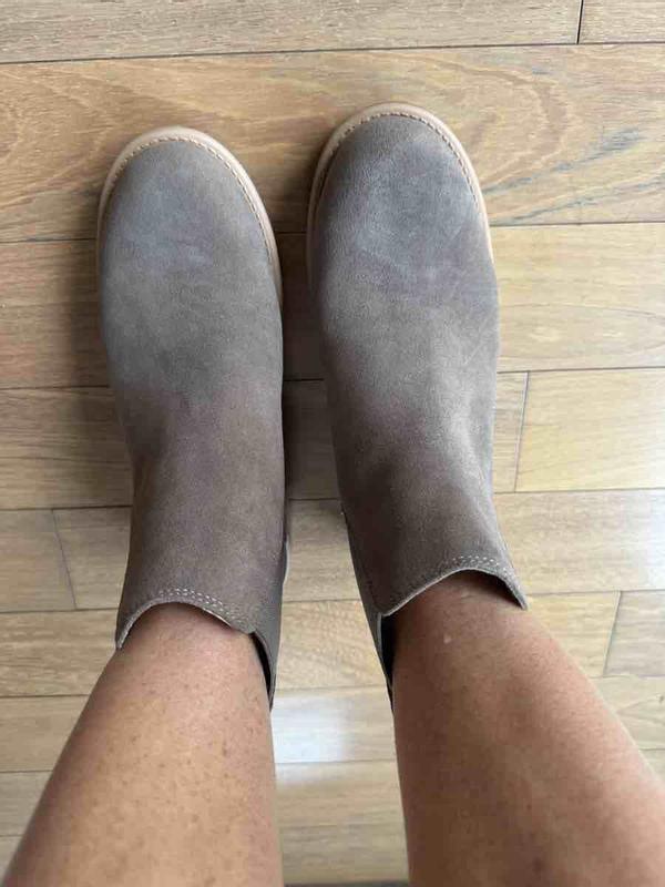 Beautiful boot, but color not as depicted