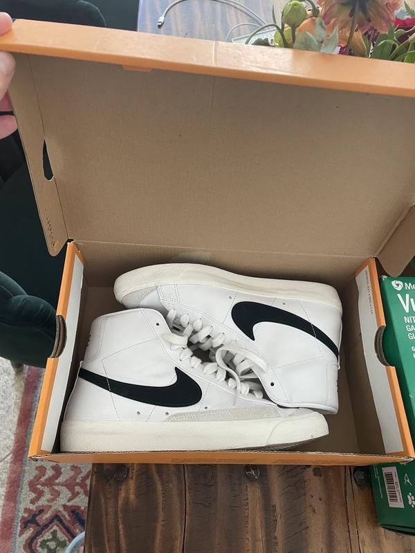 Customer photo for "I received shoes that have been worn"