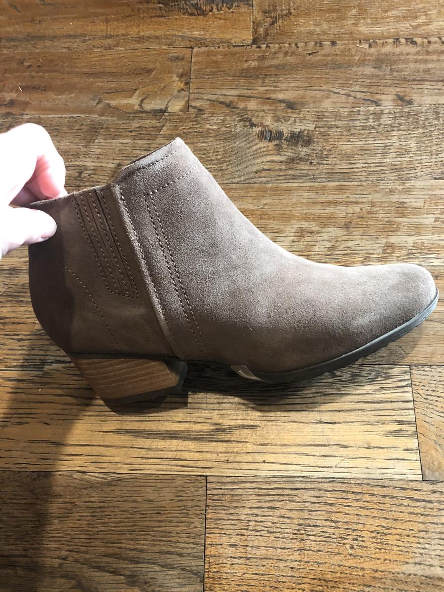 Customer photo for "Adorable but color is different than shown"
