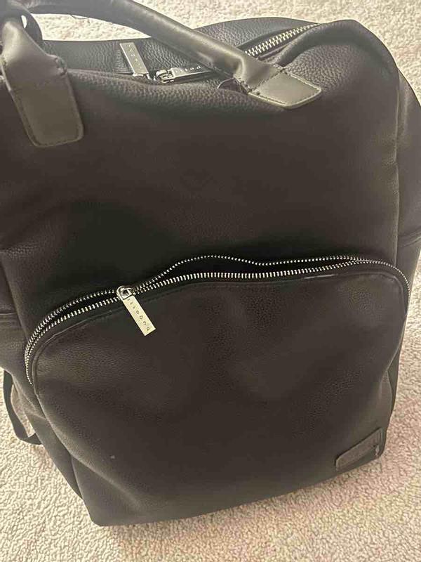 Customer photo for "Good looking bag. Poor quality!"