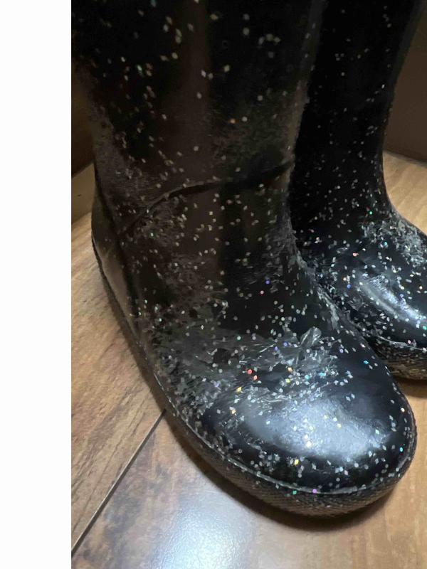 Easy to Wear but started Peeling