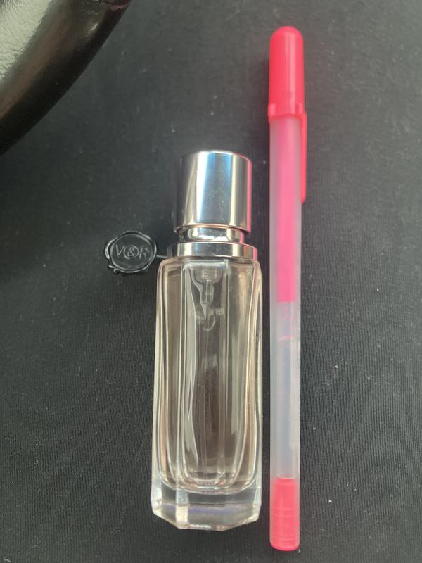 Customer photo for "Flowerbomb gives you a smile with every spray."
