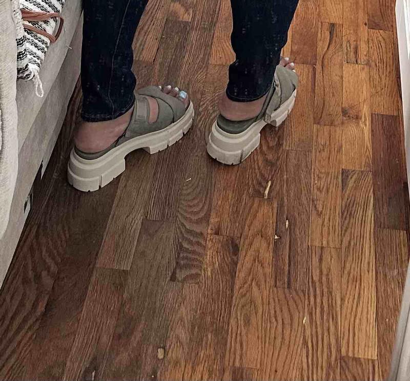 Review Thumbnail Image 0 233570806