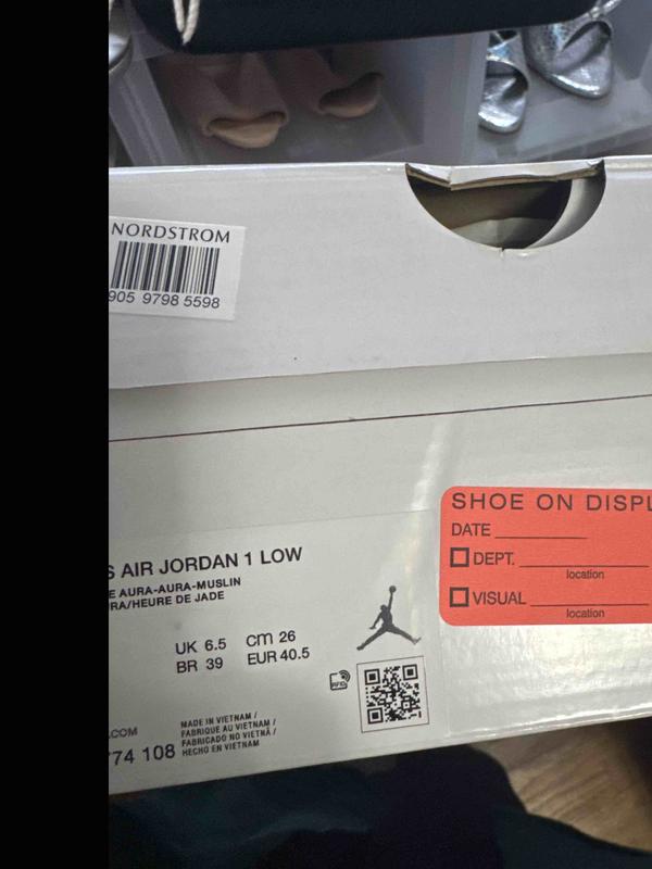 Customer photo for "only sent one shoe"