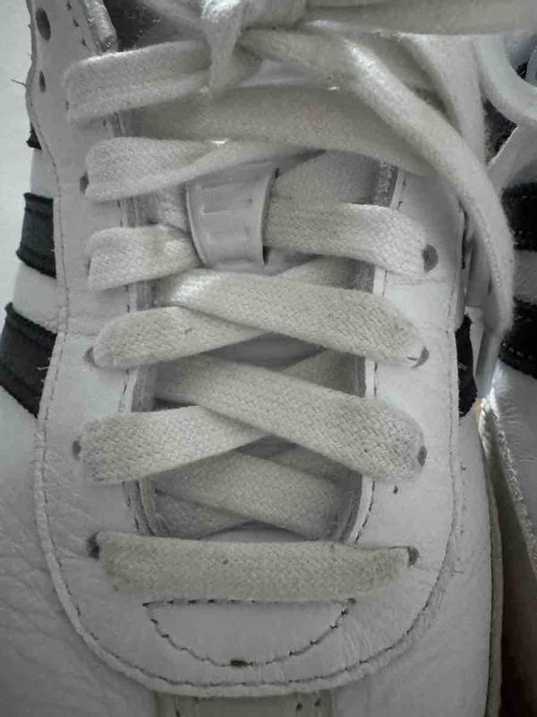 Customer photo for "received dirty shoe"