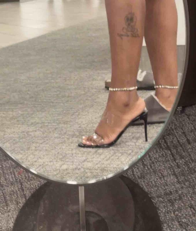 Customer photo for "too small"