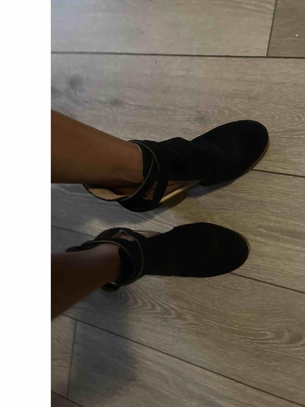 Customer photo for "for the narrow footed gals"