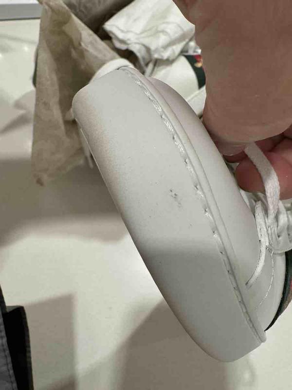 Customer photo for "when I received in the store the shoe was USED"