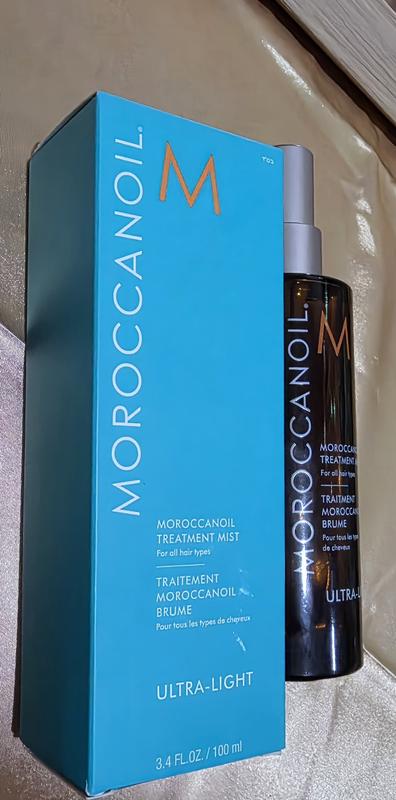 Customer photo for "Love the ultra light texture! Makes styling easy!"