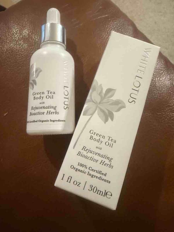 Customer photo for "rejuvenating body oil"
