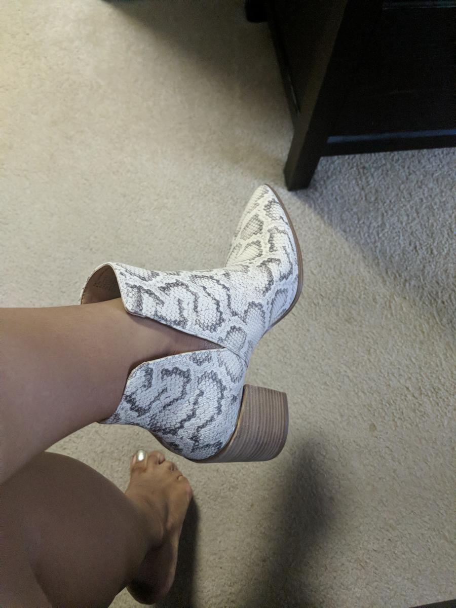 Customer photo for "Super cute and trendy"