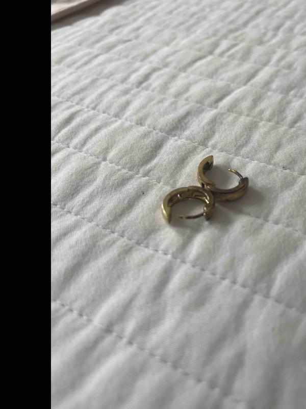 Customer photo for "tarnishes easily"