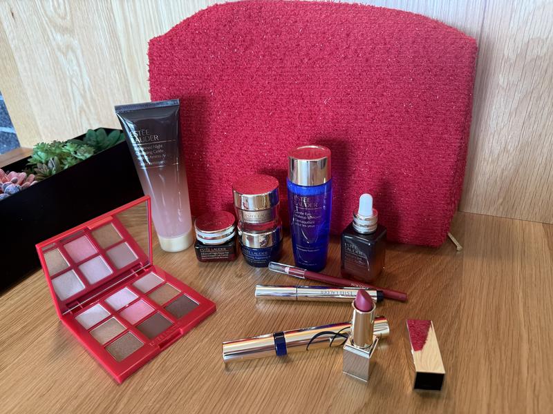 Customer photo for "Obsessed with this gorgeous holiday set"