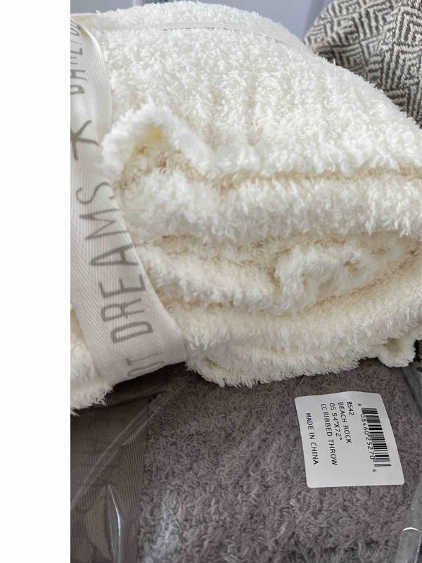 Pearl color has yellow undertone