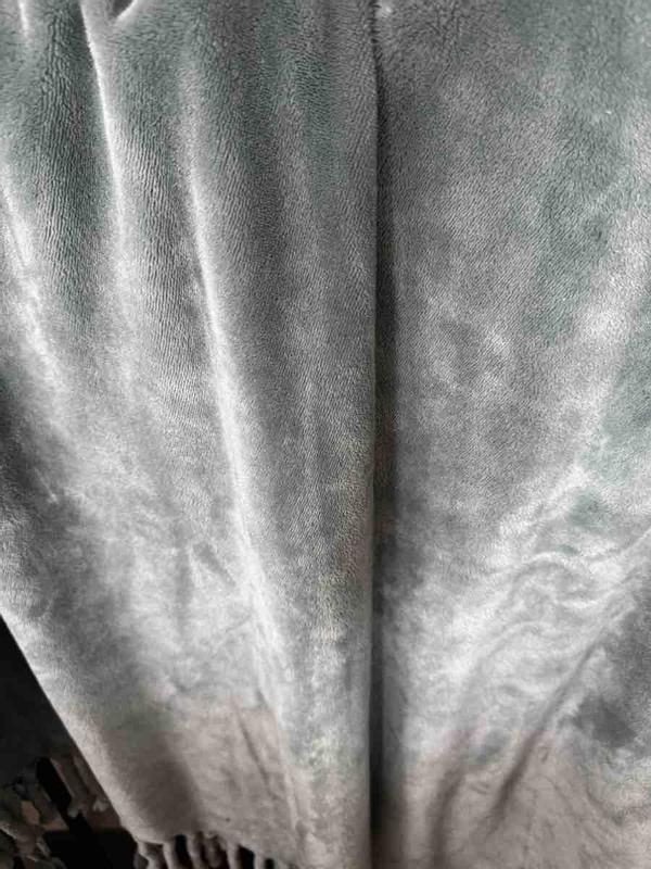 Customer photo for "Defective material"