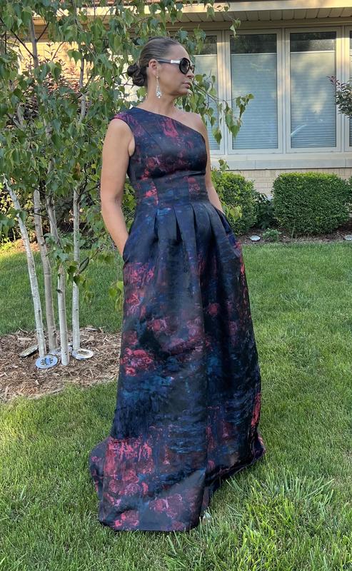 Customer photo for "Astonishing classic dress!"