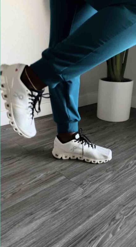 Customer photo for "best shoes for nurses"