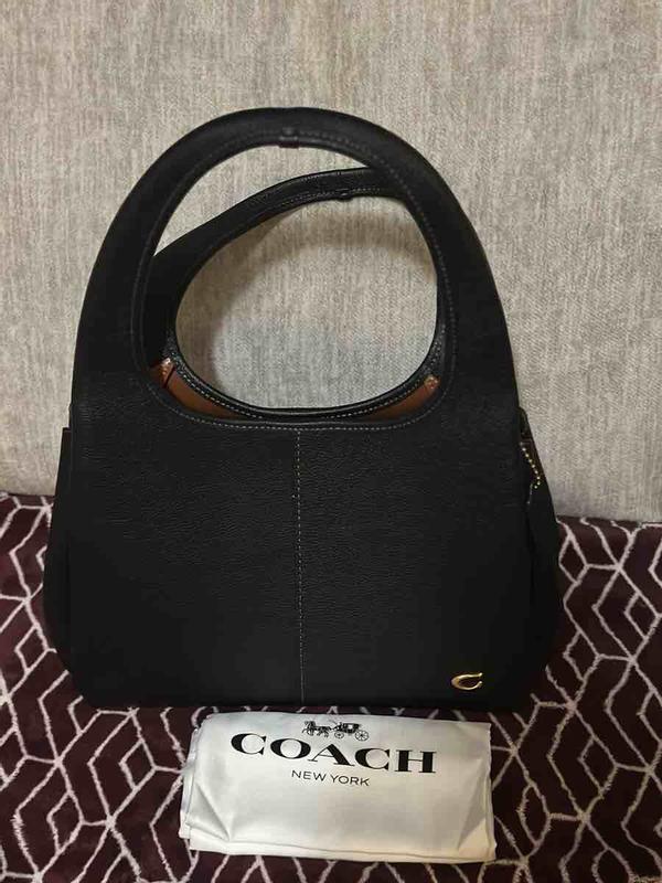 Customer photo for "A Beautiful Everyday Bag That Delivers"