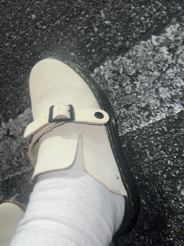 Fits wide / ripped on the first wear