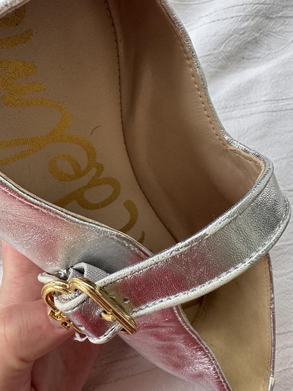 Nice shoe, flaking silver