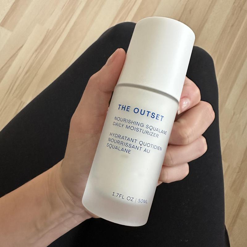 Customer photo for "Lightweight and Moisturzing"