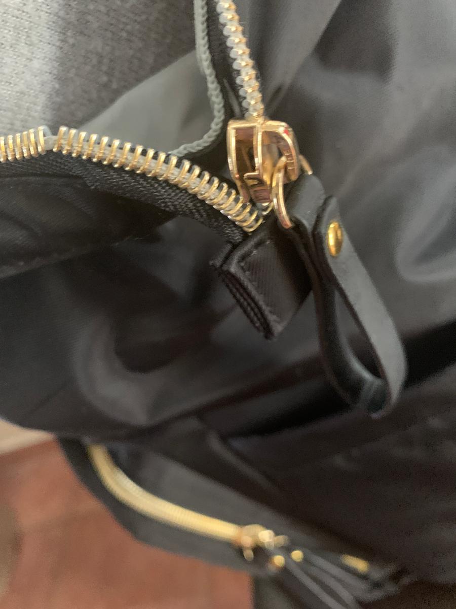 Customer photo for "Zipper broke"