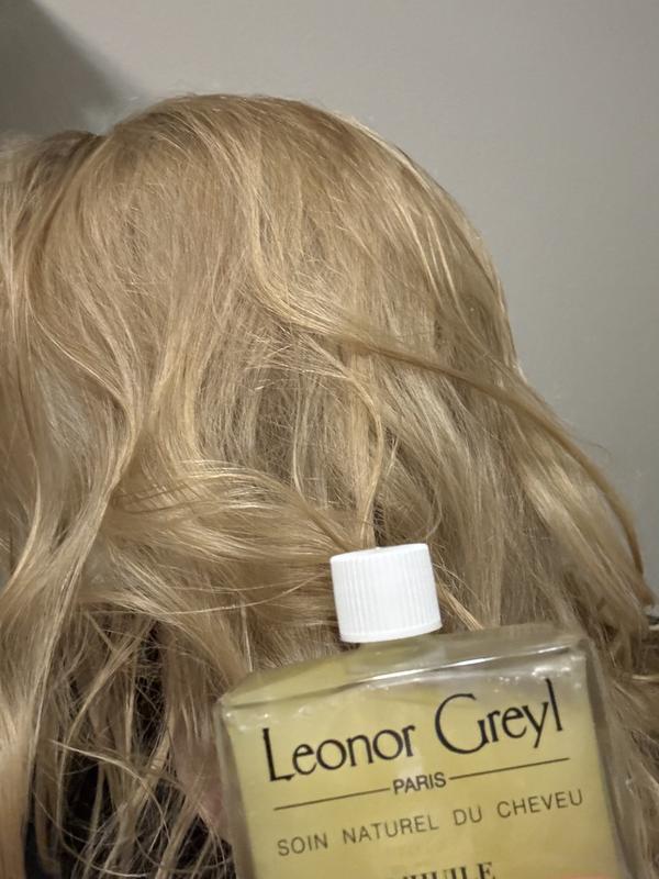 Customer photo for "Amazing for dry hair"