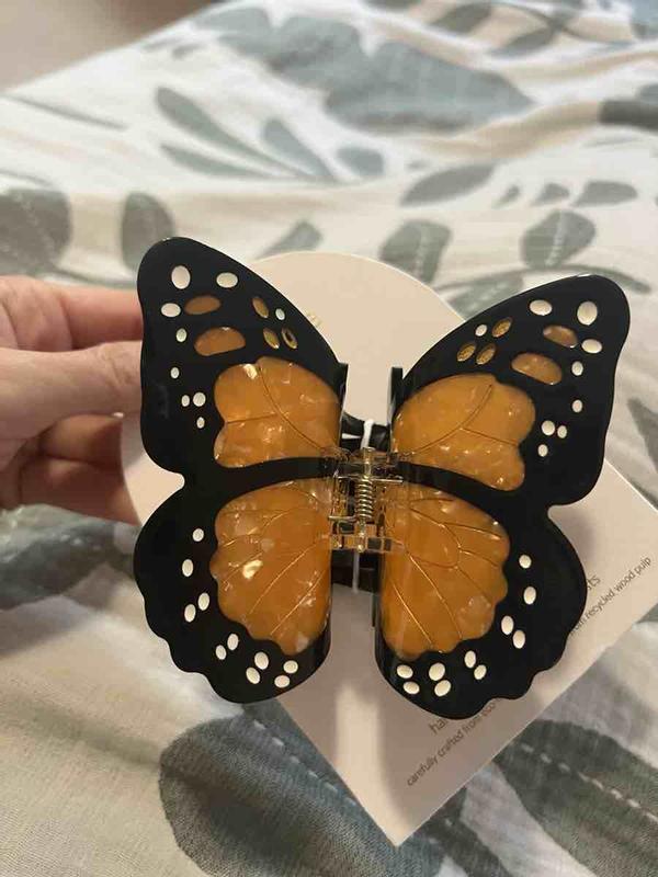 Customer photo for "quality and artistic hair clip"