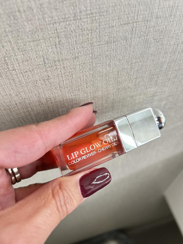 Customer photo for "Always my go to lip oil/gloss"