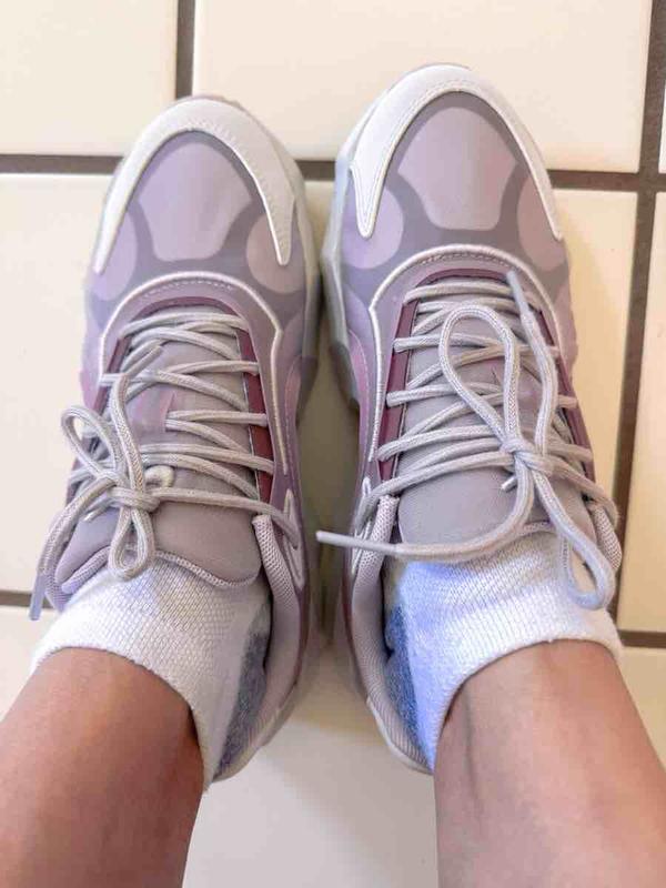 Customer photo for "It is a nice shoes but"
