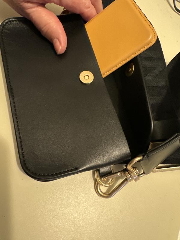 Customer photo for "I love how it’s so easy to get to phone"