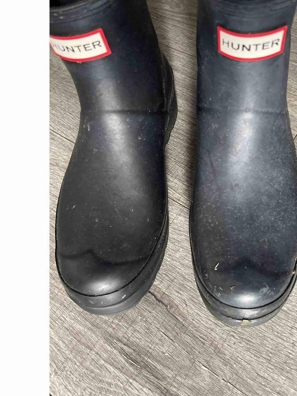 do not buy black it fades to gray